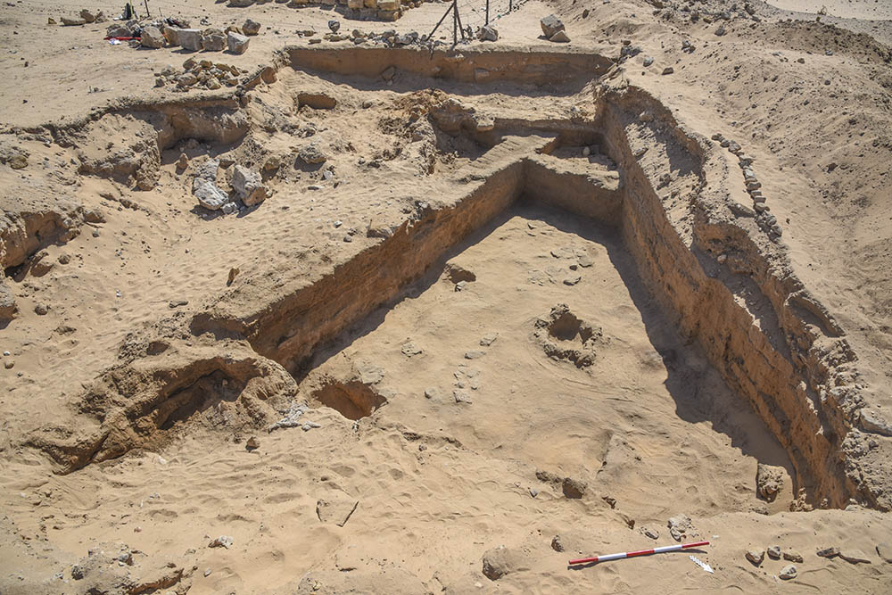 reamins of pottery photogrpahed from above, showing evidence of burning