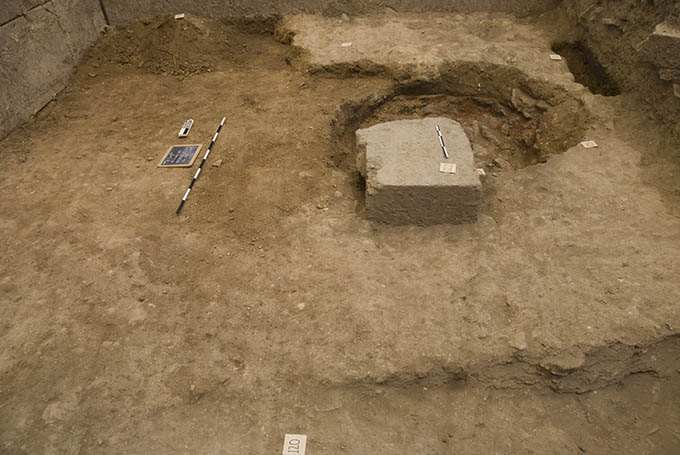 Overhead view of a refuse pit.