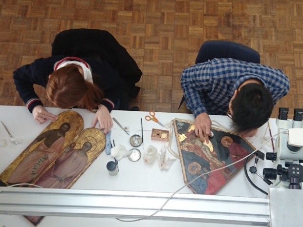 Students in a conservation lab